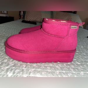 hot pink mini “uggs” brand is bearpaw